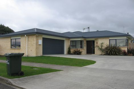 Photo of property in 1 Sunshine Place, Kelvin Grove, Palmerston North, 4414