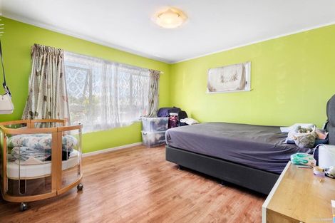 Photo of property in 127 Reeves Road, Pakuranga Heights, Auckland, 2010