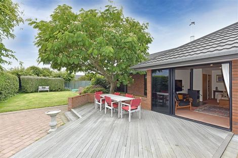 Photo of property in 16 Claverley Gardens, Avonhead, Christchurch, 8042