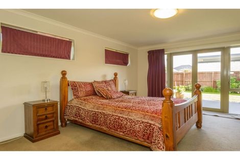 Photo of property in 33 Bottle Lake Drive, Parklands, Christchurch, 8083