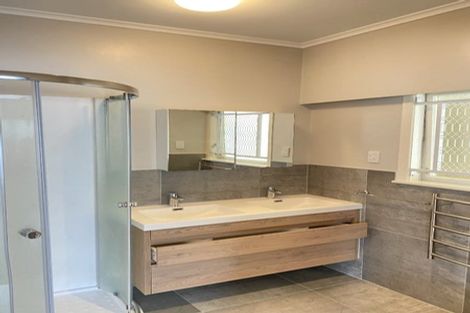 Photo of property in 193 Glenfield Road, Hillcrest, Auckland, 0627