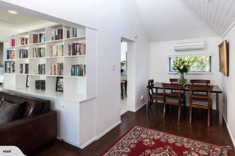 Photo of property in 94b Aikmans Road, Merivale, Christchurch, 8014