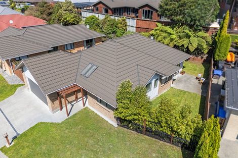 Photo of property in 6 Mcewen Crescent, Riverstone Terraces, Upper Hutt, 5018