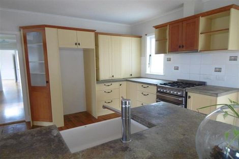 Photo of property in 116 Arran Road, Browns Bay, Auckland, 0630