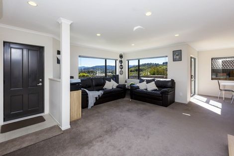 Photo of property in 50 King Charles Drive, Kingsley Heights, Upper Hutt, 5018