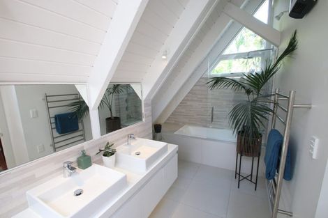 Photo of property in 67 Rosecamp Road, Beach Haven, Auckland, 0626