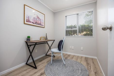 Photo of property in 37 Onedin Place, Titirangi, Auckland, 0604