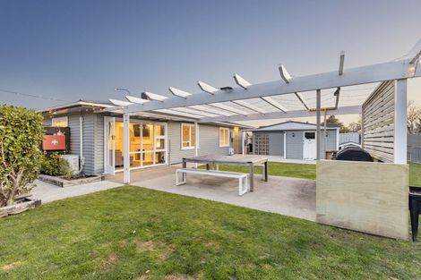 Photo of property in 1 Battersea Place, Roslyn, Palmerston North, 4414