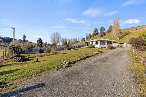 Photo of property in 67 Ongo Road, Hunterville, 4730