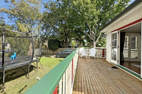 Photo of property in 11 Holgate Avenue, Herald Island, Auckland, 0618