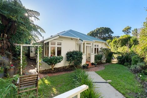 Photo of property in 8 Fitzroy Street, Wadestown, Wellington, 6012