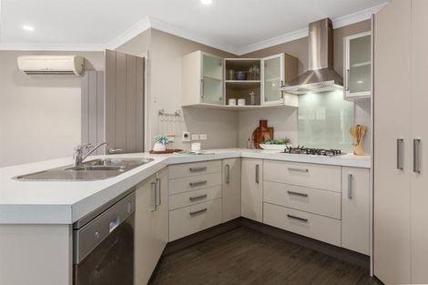 Photo of property in 5 Fiordland Place, Aotea, Porirua, 5024