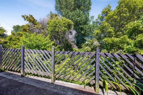 Photo of property in 180 Mangorei Road, Merrilands, New Plymouth, 4312