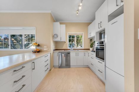 Photo of property in 17 Albizia Avenue, Henderson, Auckland, 0612