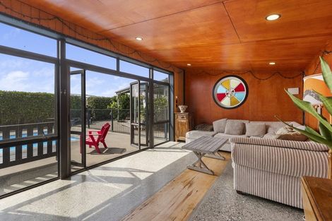 Photo of property in 8 Blenheim Place, Vogeltown, New Plymouth, 4310