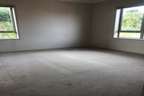 Photo of property in 18 Horizon View Road, Oteha, Auckland, 0632