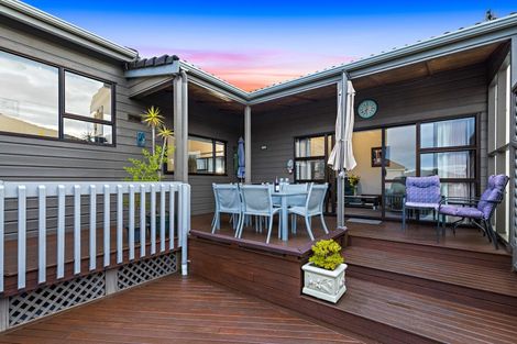 Photo of property in 16 Renoir Street, West Harbour, Auckland, 0618