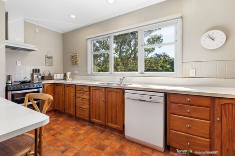 Photo of property in 1 Pinkerton Grove, Newlands, Wellington, 6037