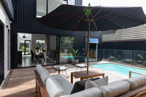 Photo of property in 17a Phoenix Avenue, Hokowhitu, Palmerston North, 4410