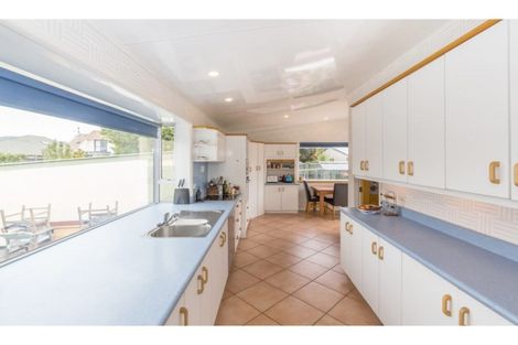 Photo of property in 20 Derrett Place, Saint Martins, Christchurch, 8022