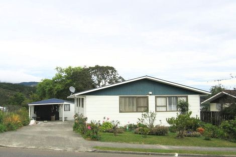 Photo of property in 8 Mount Marua Drive, Timberlea, Upper Hutt, 5018