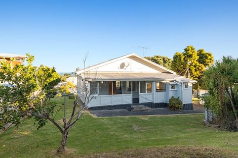 Photo of property in 25 Bayview Road, Browns Bay, Auckland, 0630