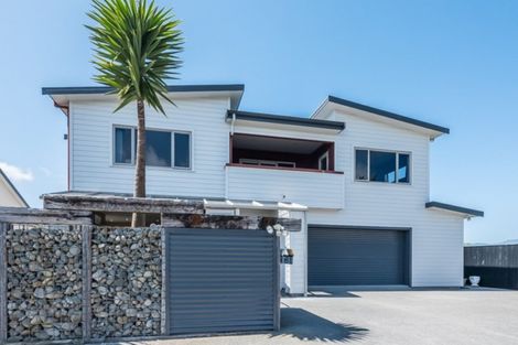 Photo of property in 61 Quadrant Heights, Paraparaumu, 5032