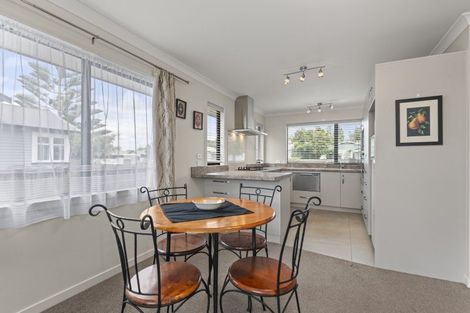 Photo of property in 39 Shamrock Street, Takaro, Palmerston North, 4412