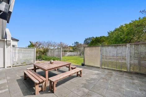 Photo of property in 41 Arahiwi Grove, Tirohanga, Lower Hutt, 5010