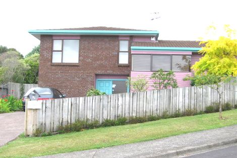 Photo of property in 1/2 Fairbanks Place, Glendene, Auckland, 0602