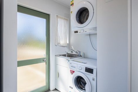 Photo of property in 142 Seaview Road, Westown, New Plymouth, 4310