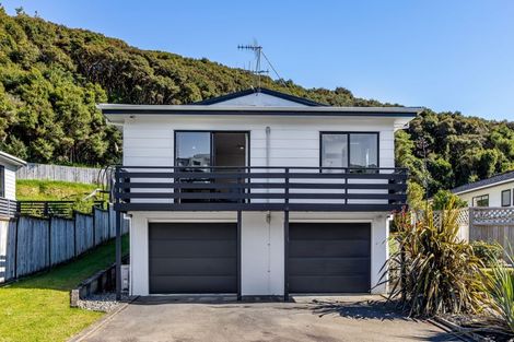 Photo of property in 58 Albatross Close, Whitby, Porirua, 5024