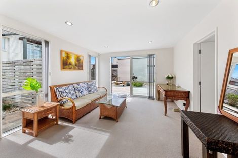 Photo of property in 25 Phar Lap Crescent, Takanini, 2112