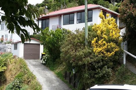 Photo of property in 102 Ruskin Road, Newlands, Wellington, 6037