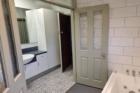 Photo of property in 1 Cossens Street, Balclutha, 9230