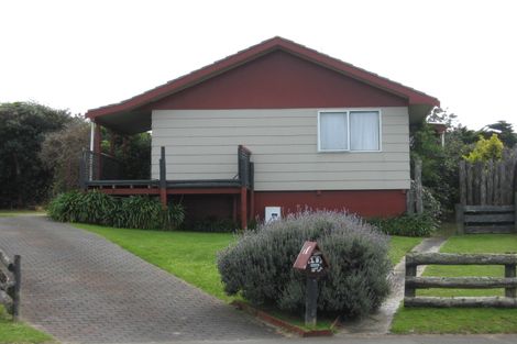 Photo of property in 18 Karyn Street, Castlecliff, Whanganui, 4501