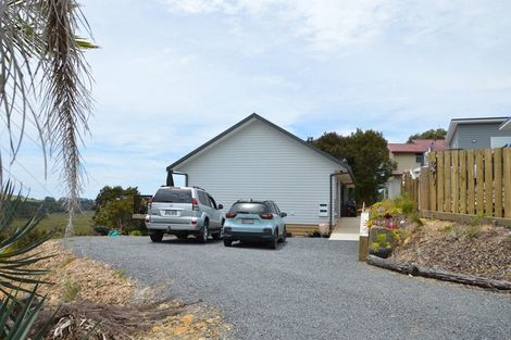 Photo of property in 14 Waterview Place, Haruru, 0204