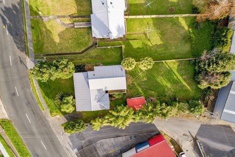 Photo of property in 12 Seaview Road, Marfell, New Plymouth, 4310