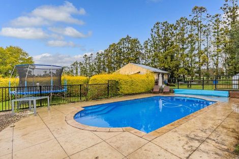 Photo of property in 1403 Coatesville-riverhead Highway, Kumeu, 0892