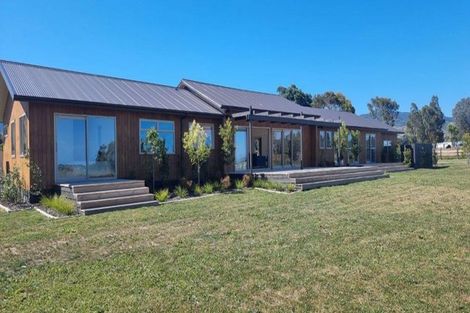 Photo of property in 435 Tararua Road, Levin, 5571