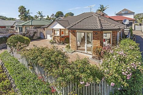 Photo of property in 11 Angel Way, Stanmore Bay, Whangaparaoa, 0932