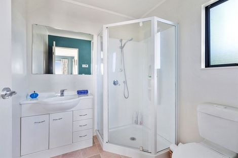 Photo of property in 2 Whitianga View, Paremata, Porirua, 5024