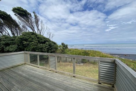Photo of property in 12 Point Road, Mokau, 4376