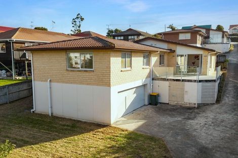 Photo of property in 19b Te Atatu Road, Te Atatu South, Auckland, 0610