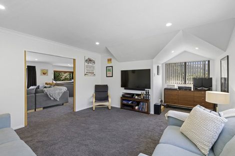 Photo of property in 6 Sylvan Way, Silverstream, Upper Hutt, 5019