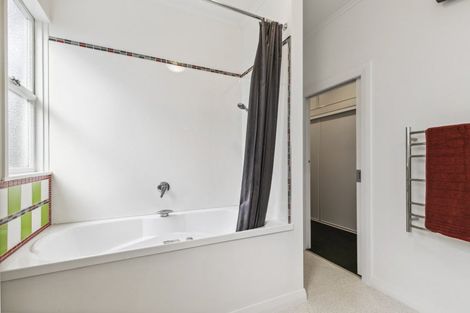 Photo of property in 89 Tauhinu Road, Miramar, Wellington, 6022