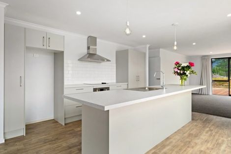 Photo of property in 9 Isthmus Place, Lake Hawea, Wanaka, 9382