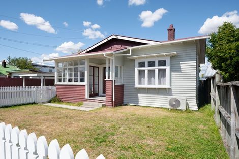 Photo of property in 16 Coates Street, Hamilton East, Hamilton, 3216