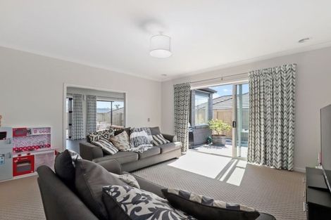 Photo of property in 92 Farringdon Avenue, Rototuna North, Hamilton, 3210