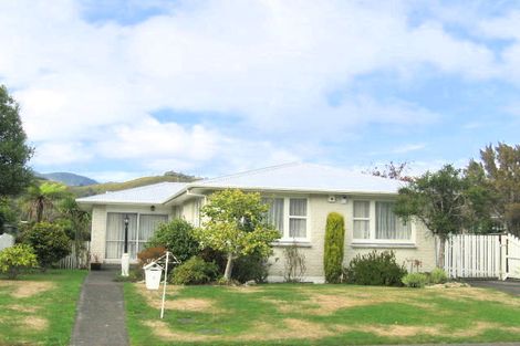 Photo of property in 3 Riversdale Road, Clouston Park, Upper Hutt, 5018